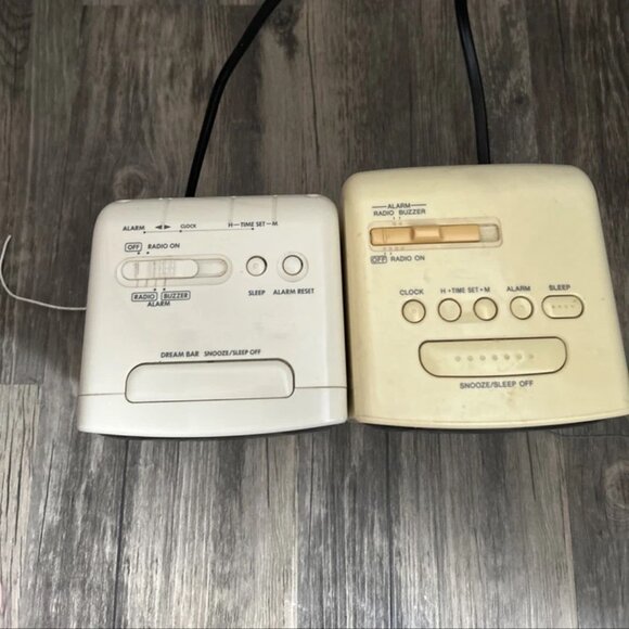 2 Vintage Sony Dream Machine AM/FM Radio Alarm Clock Model ICF-C120/C121 TESTED - Picture 4 of 6